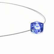 Das Firejewel LED-Armband mit blauem Cube-Kristall