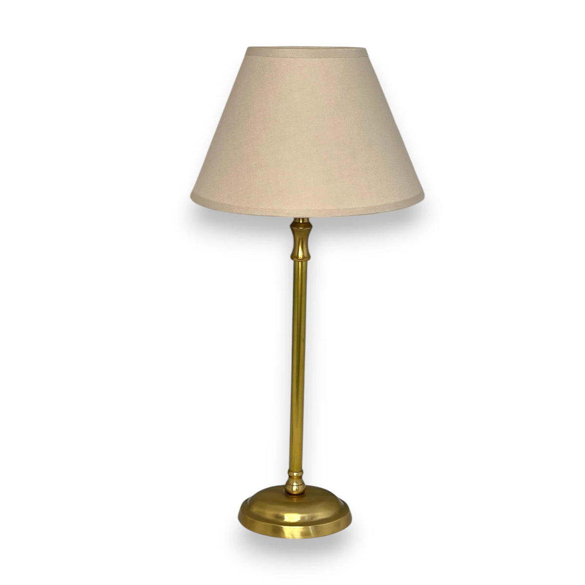 Lampenschirm in Creme Beige auf Goldene Tischlampenfuß als Anwendungsbeispiel