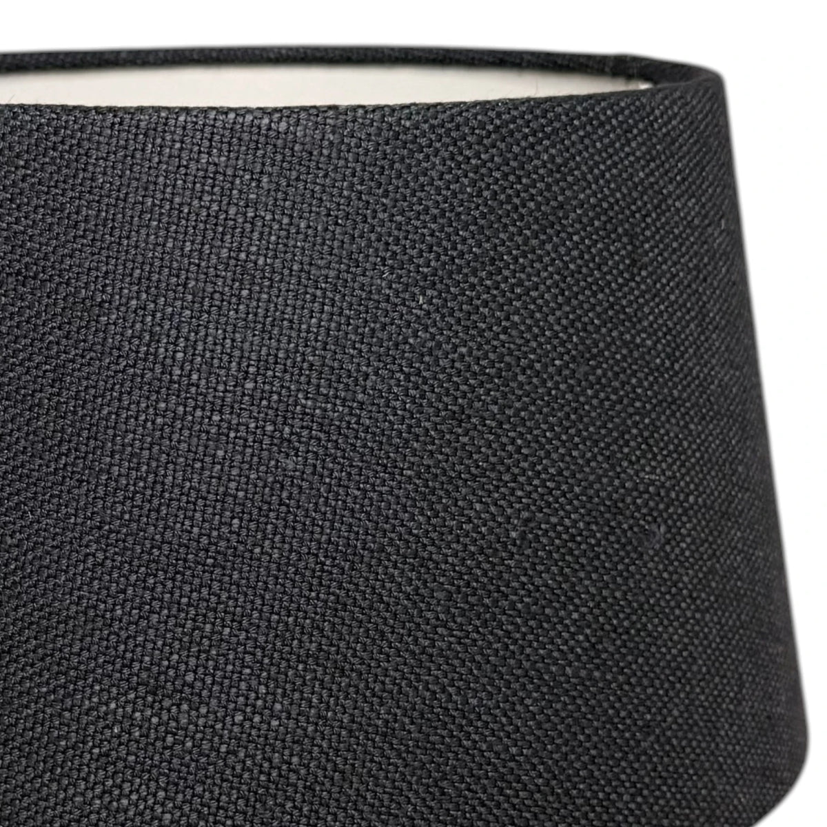 Nahaufnahme der textilen Oberfläche des Lampenschirms in Blau