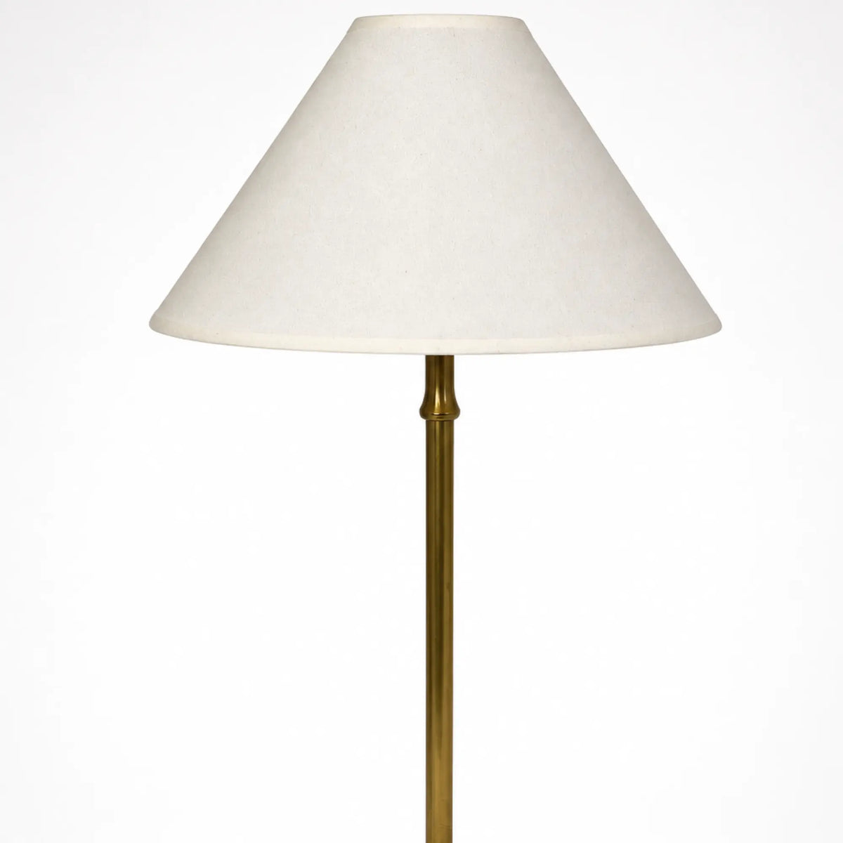 Lampenschirm in Creme auf Goldene Tischlampenfuß als Anwendungsbeispiel