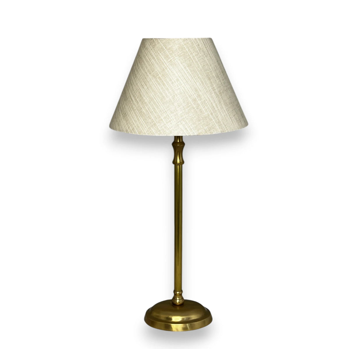 Lampenschirm in Creme Beige auf Goldene Tischlampenfuß als Anwendungsbeispiel