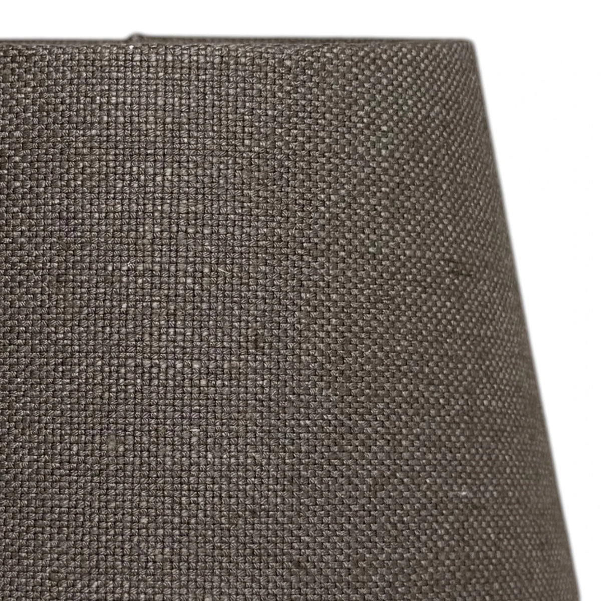 Nahaufnahme der textilen Oberfläche des Lampenschirms in Dunkelgrau