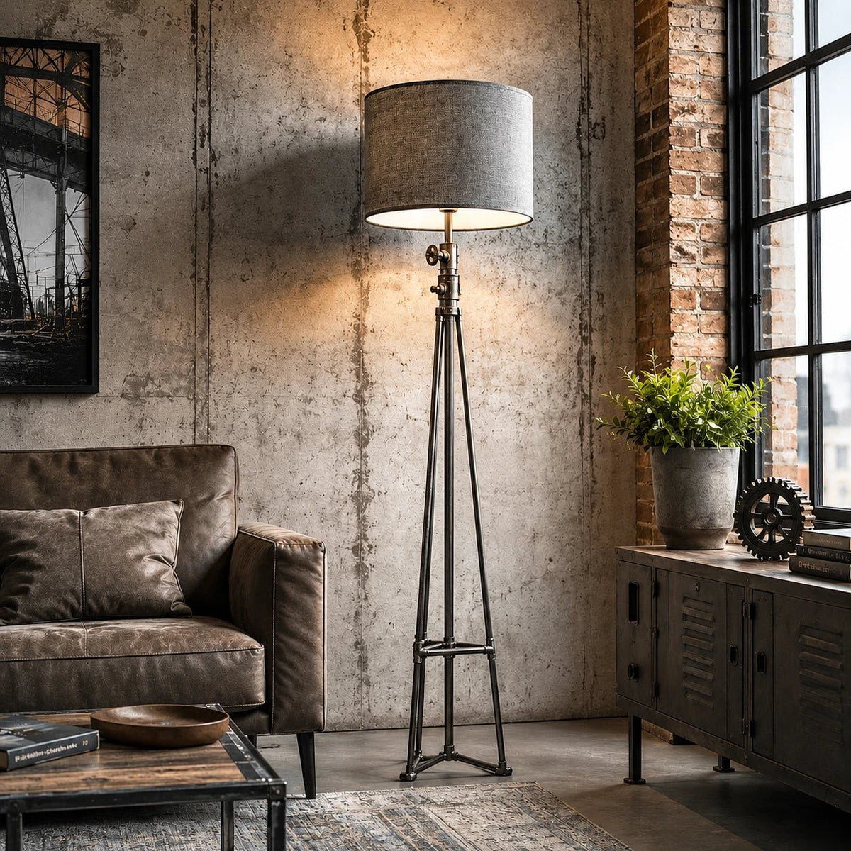 Lampenschirm in Grau auf Moderner Stehlampe im Wohnzimmer