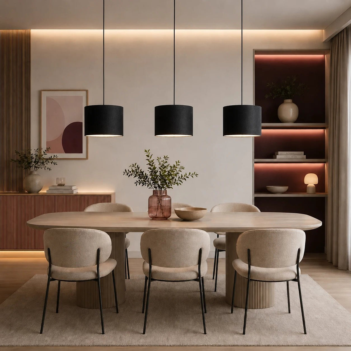 Lampenschrme in Schwarz als Hängelampe in Esszimmer.