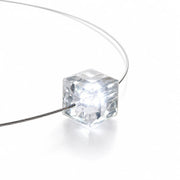 Die leuchtende halskette LED Kristall Cube (geschliffen) Weiß mit Swarovski® Elements von Firejewel vereint Eleganz