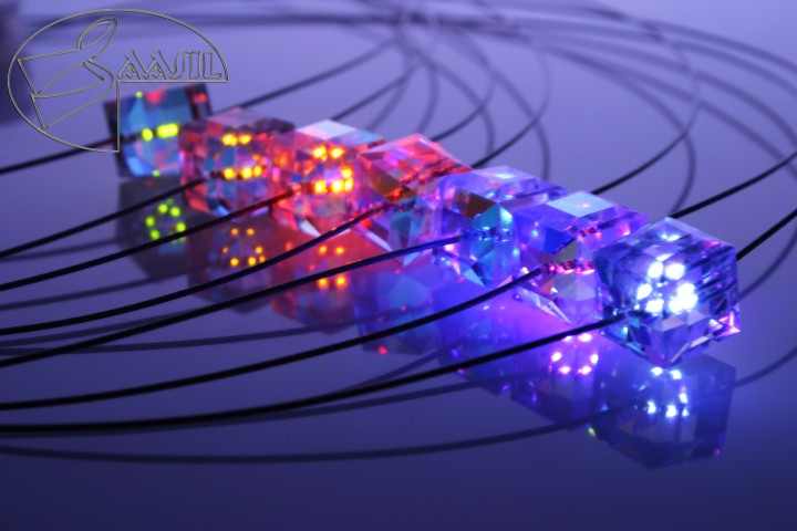 Leuchtendes Armband – Cube (geschliffen) – Blau – Swarovski® Elements