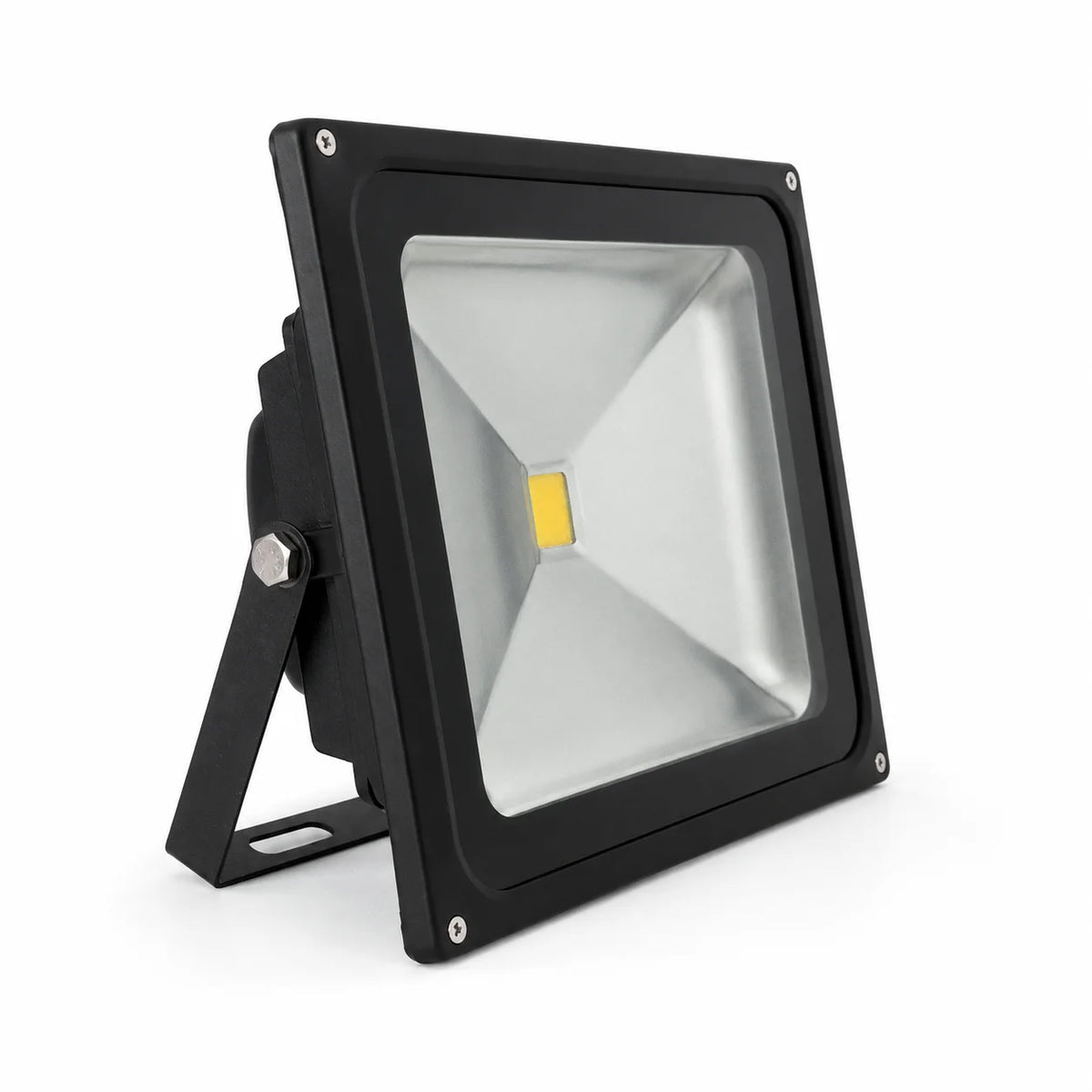 Schwarzer LED-Fluter 50 W in schräger Seitenansicht mit Reflektor und verstellbarem Montagebügel