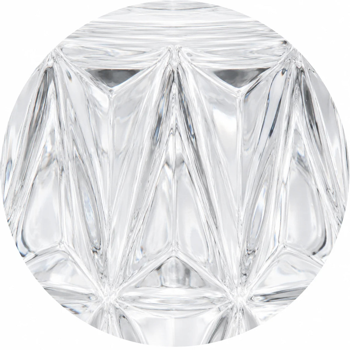Detailaufnahme der geometrisch facettierten Glasstruktur des klaren Ersatzglases in Kristalloptik