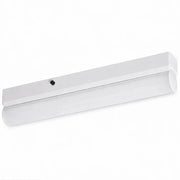 Weiße LED Unterbauleuchte Küche Starled Combi 6W als Studioaufnahme vor weißem Hintergrund, mit opaler Abdeckung und schlichtem modernem Design.