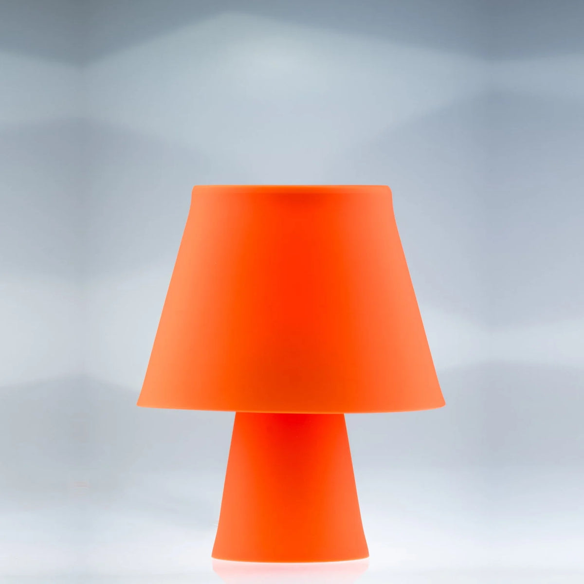 Tischleuchte Numen in Orange aus Silikon