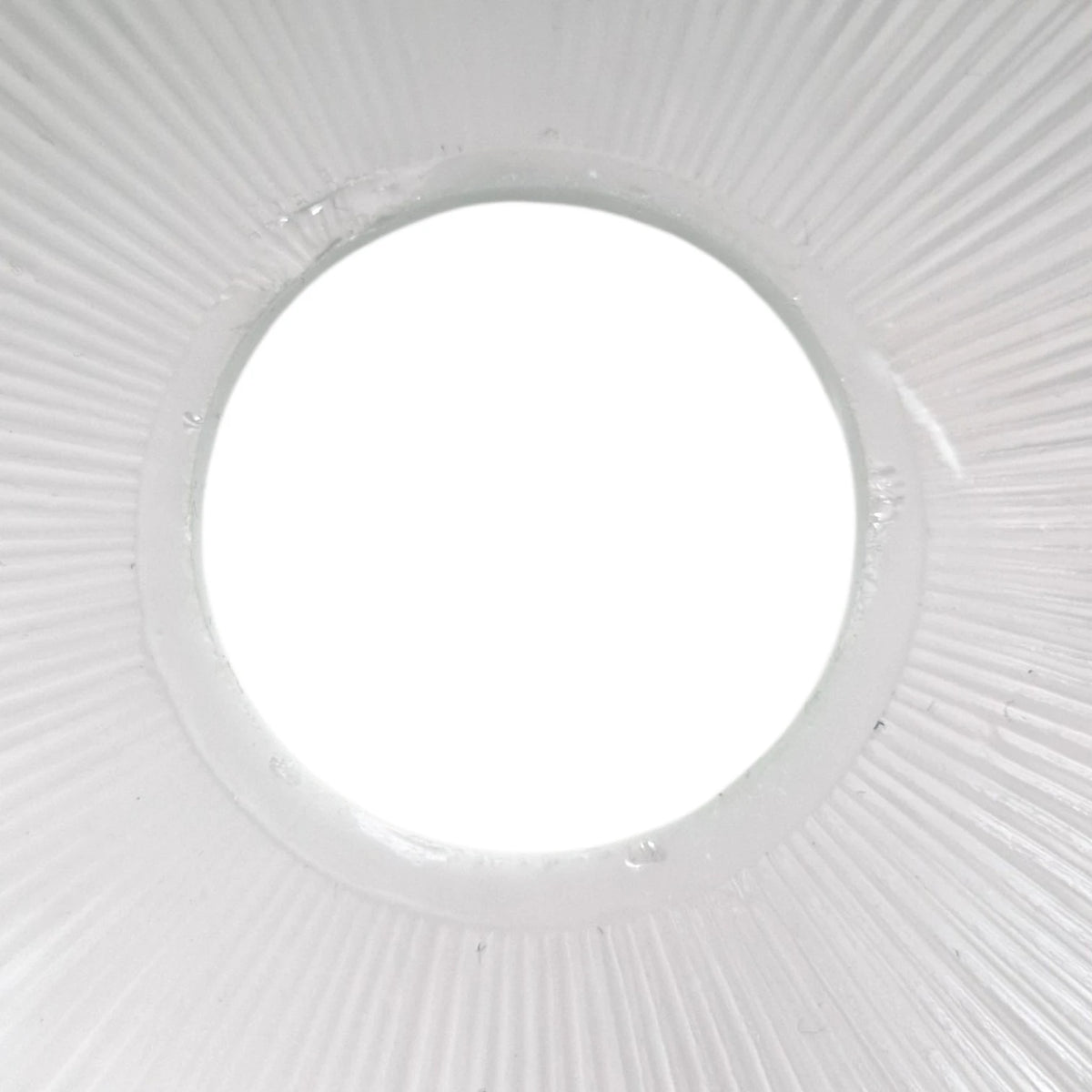 Deckenlampen Ersatzglas rund mit 14 mm Rand und zentralem Befestigungsloch, kleine Mängel