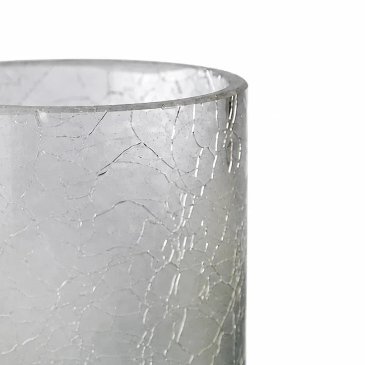 Detailansicht des grauen Sompex Windlichts aus Crush Glas mit feiner Krakelee-Oberfläche und Farbverlauf