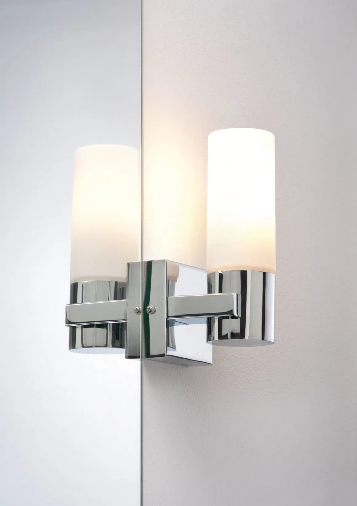 Spiegelleuchte Gemini Chrom satinierten Glas weiß 2er Pack IP44 Wandfackel Paulmann 703.54