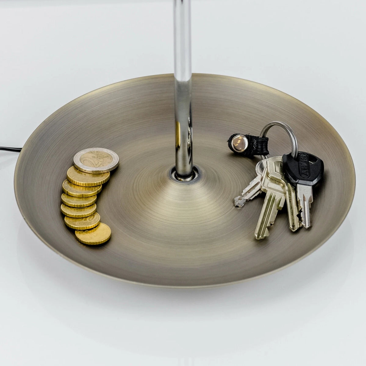Sompex Pirol Tischlampe mit schalenförmigem Standfuß als praktische Ablage für Schlüssel und Schmuck